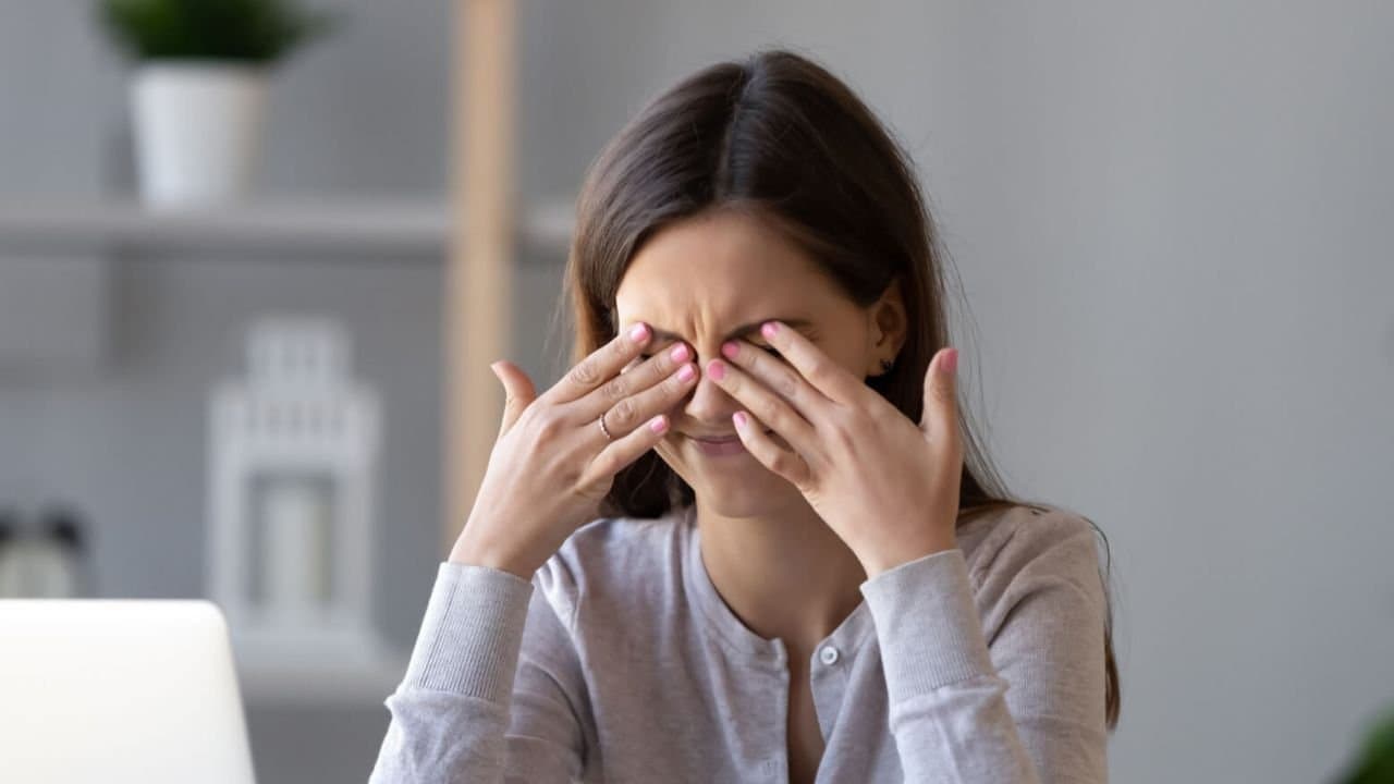 How pollution damages your eye and how to protect them