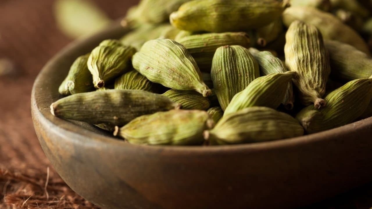 Benefits of having cardamom tea