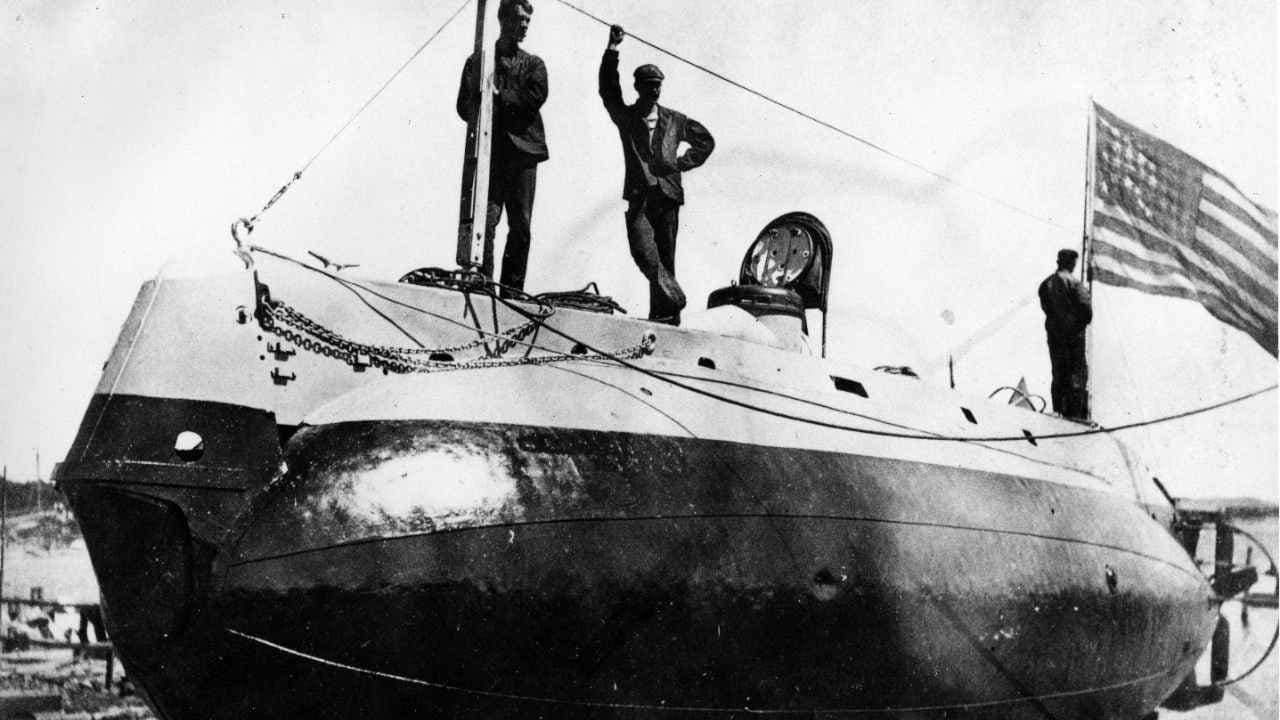 Submarine: USS Holland create big History 