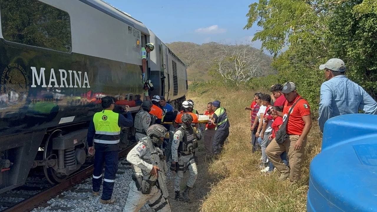 Train derails in mexico 13 dead 98 injured