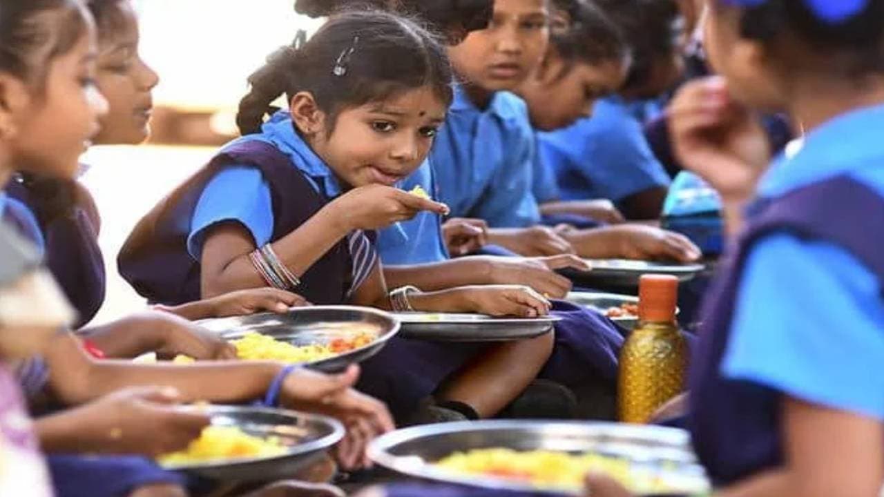 Alarming decline in mid day meal coverage in govt schools