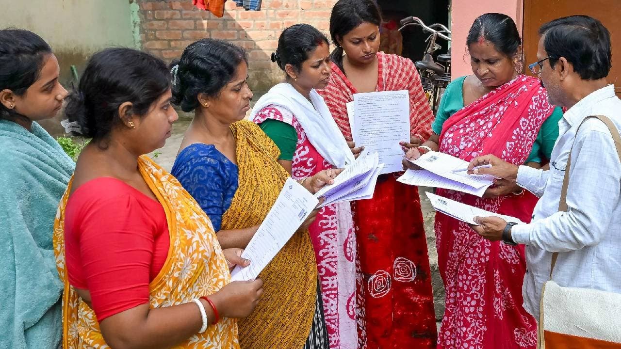 Election commission asks blos and eros to recheck voters data whose names or other information have been change