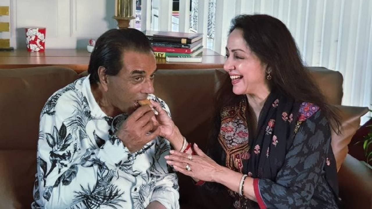 Hema Malini remembers Dharmendra on his first birth anniversary
