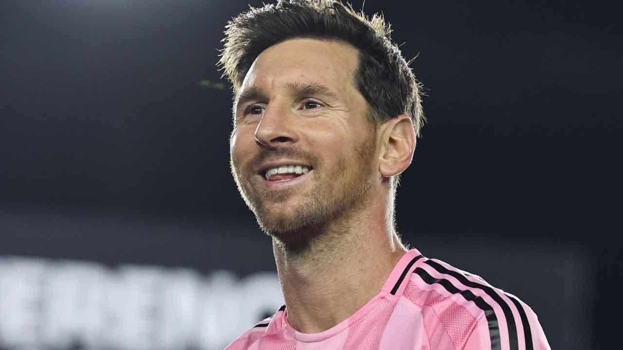 What special food will be served to Lionel Messi during his Kolkata tour 