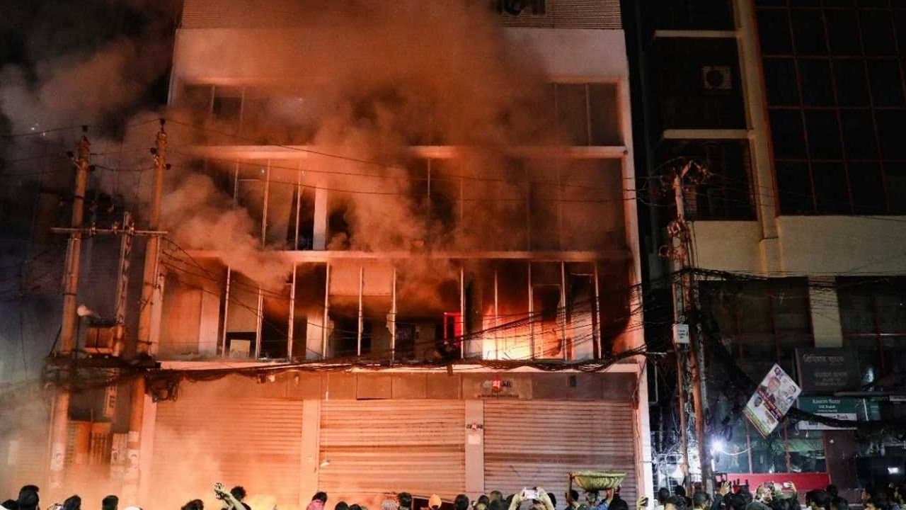 Bangladesh Unrest 17 arrested on newspaper-offices attack case