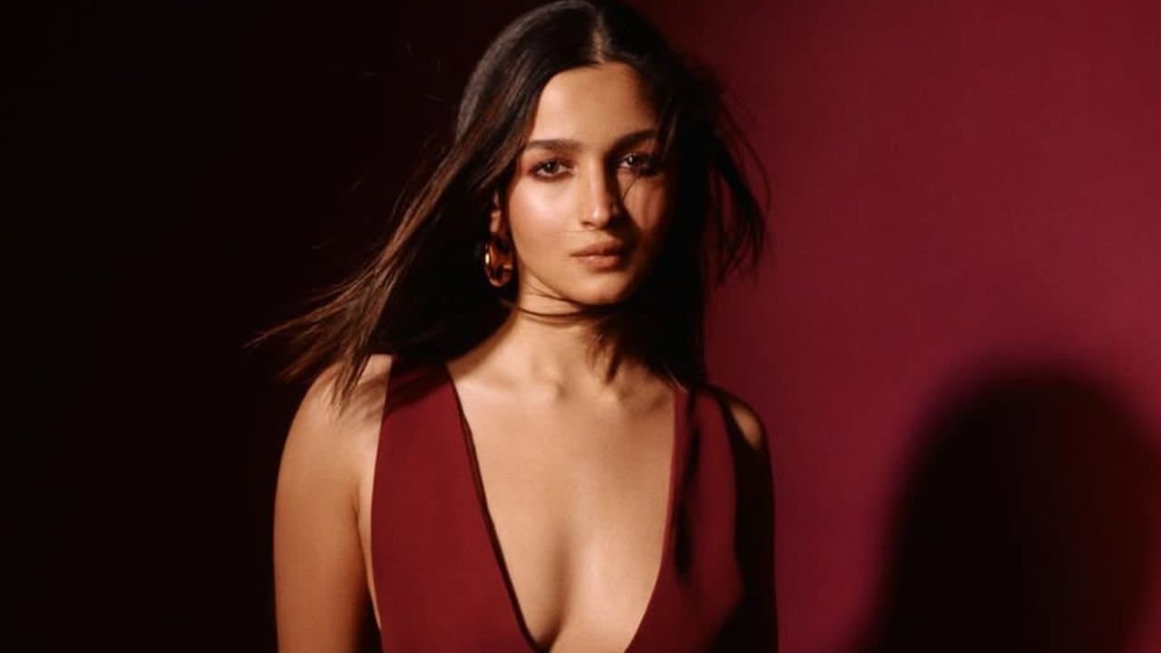 Alia Bhatt replies to Pakistani fan who asked if she will ever visit the neighbouring country