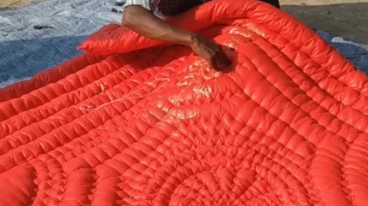 Why traditional quilt always made with red cloth do you know the reason
