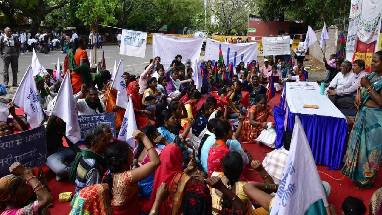 Delhi police refused to give permission for staging protest to NREGA activists
