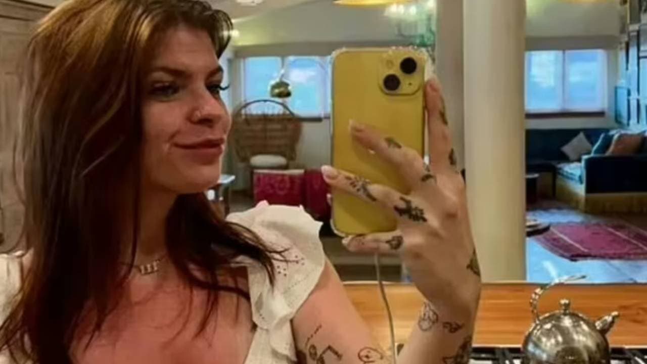 Lady cop had extreme intimacy with imprisoned gangster 