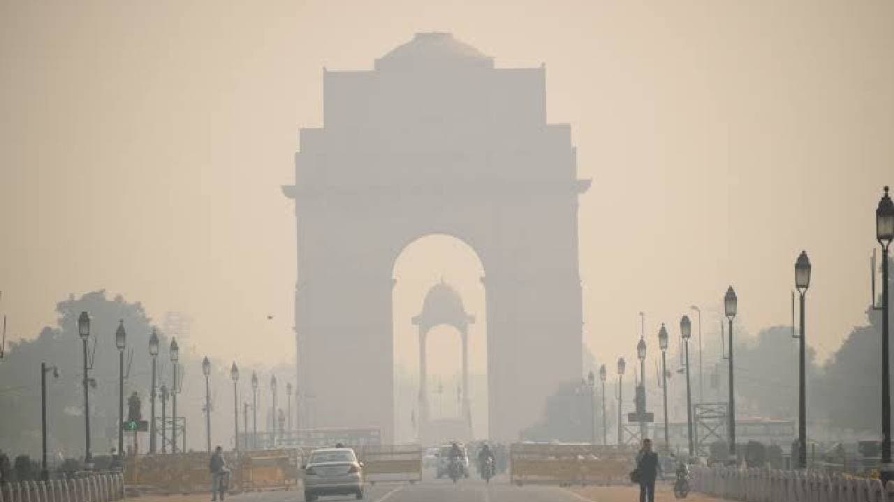 Delhi on brink of severe air as AQI hits 391