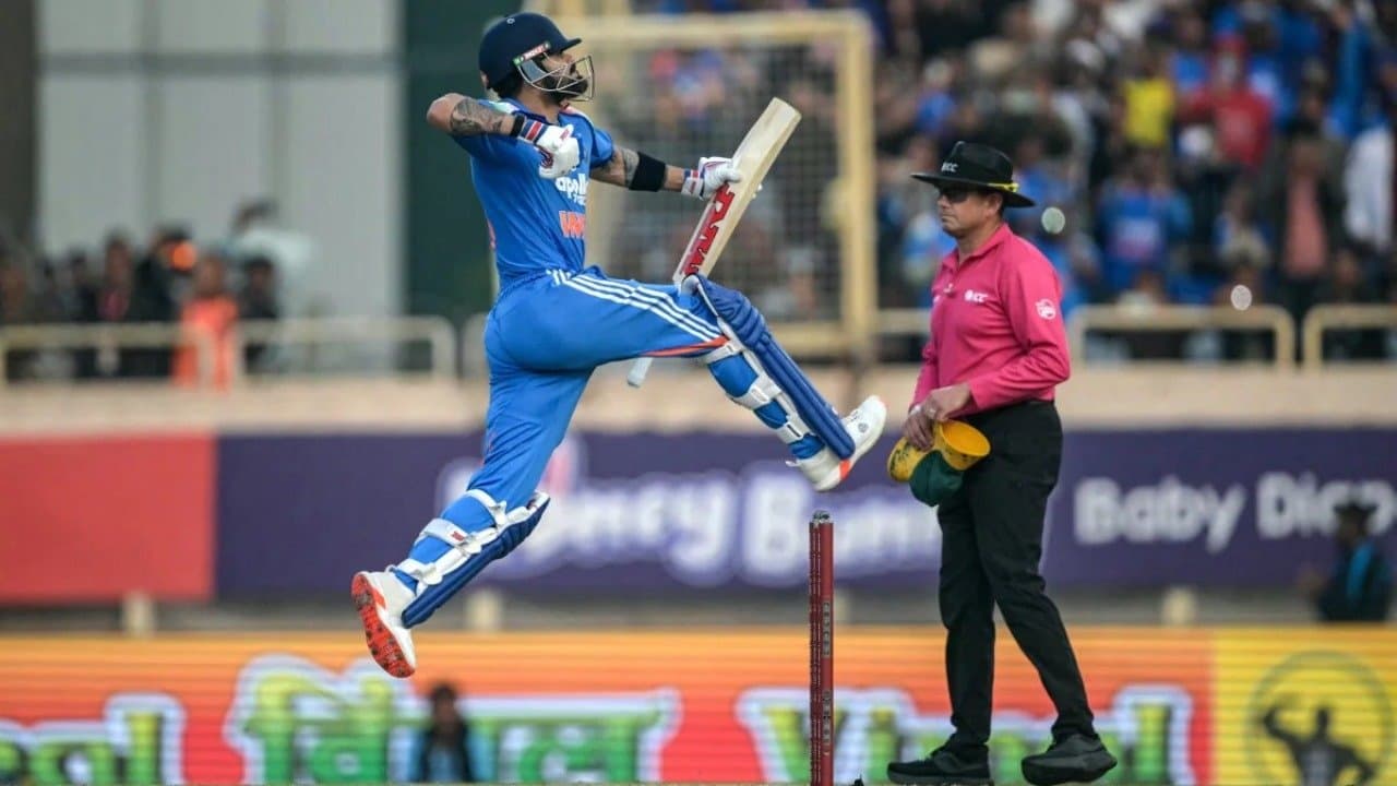 Virat Kohli hits hundred in second ODI in raipur