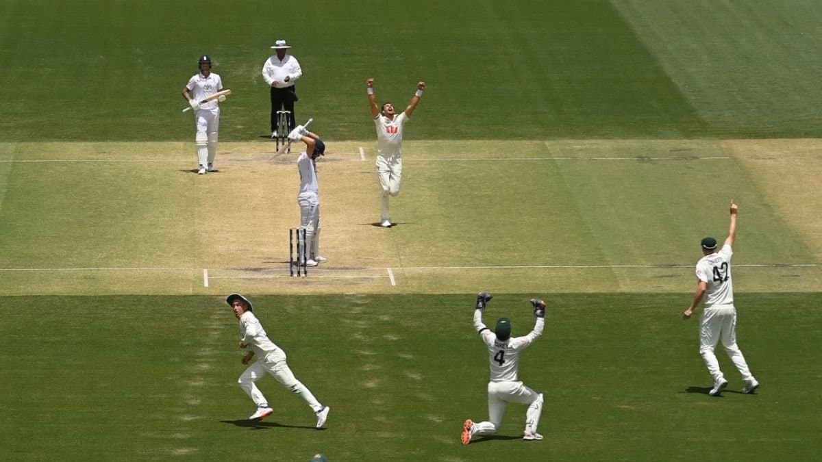 Former England spinner Monty Panesar  urged England to turn to Ravi Shastri as a replacement for Brendon McCullum