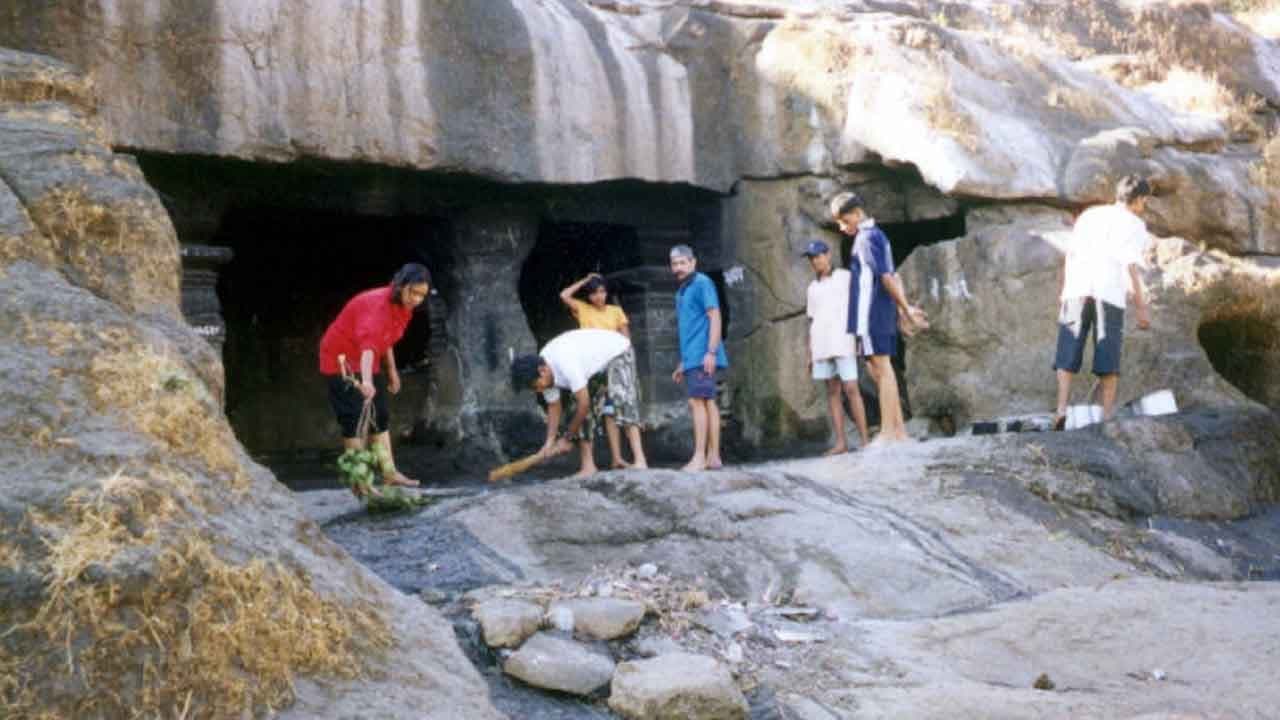 Mystery behind Kedareshwar Cave In Maharashtra 