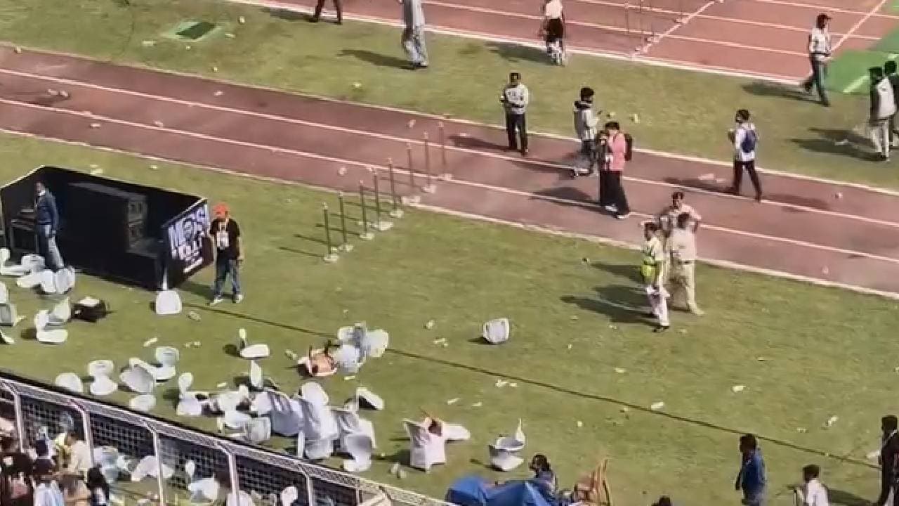 Lionel Messi leaves for Airport after Salt Lake Stadium disaster