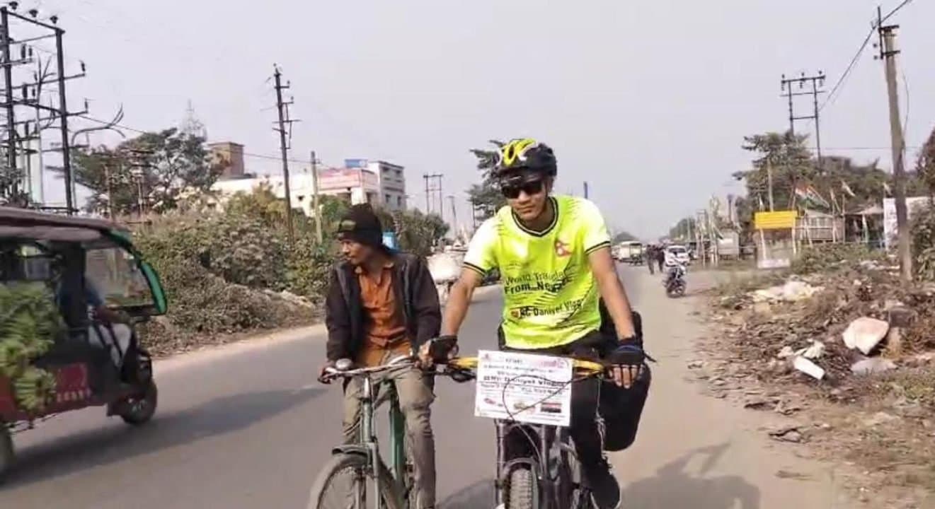 Nepali Man Travelling World Via Cycle Reached Hooghly