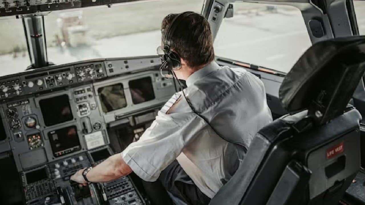 Do you knoy why pilots dont have a beard here reason