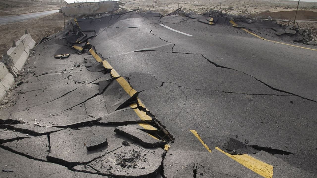 Earthquake hits Japan tsunami warning issued