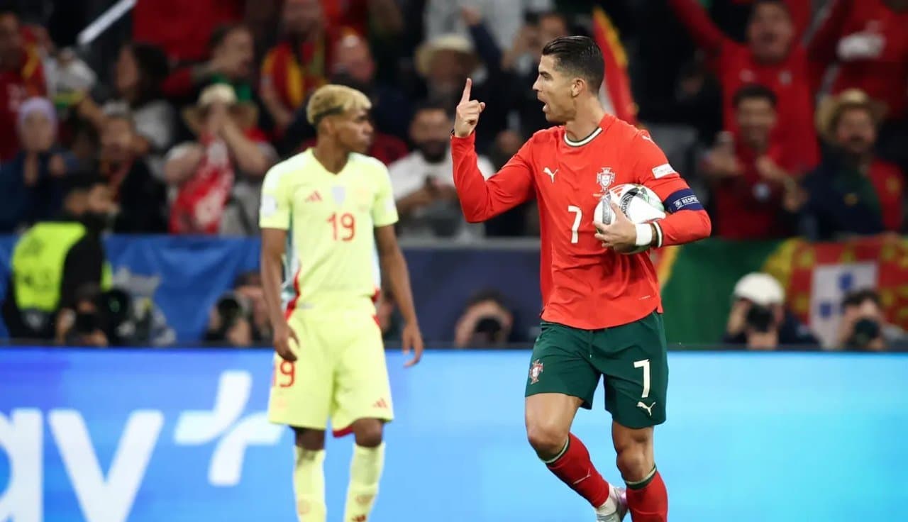 Lamine Yamal said he wants to carve out his own identity in football playing down comparisons with Cristiano Ronaldo at the Globe Soccer Awards 