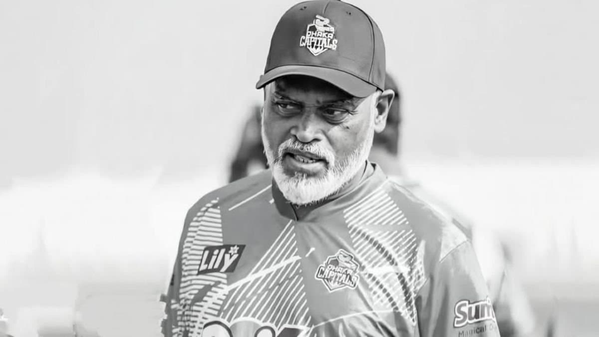  Dhaka Capitals assistant coach Mahbub Ali Zaki died after he collapsed to the ground shortly before the beginning of  BPL 