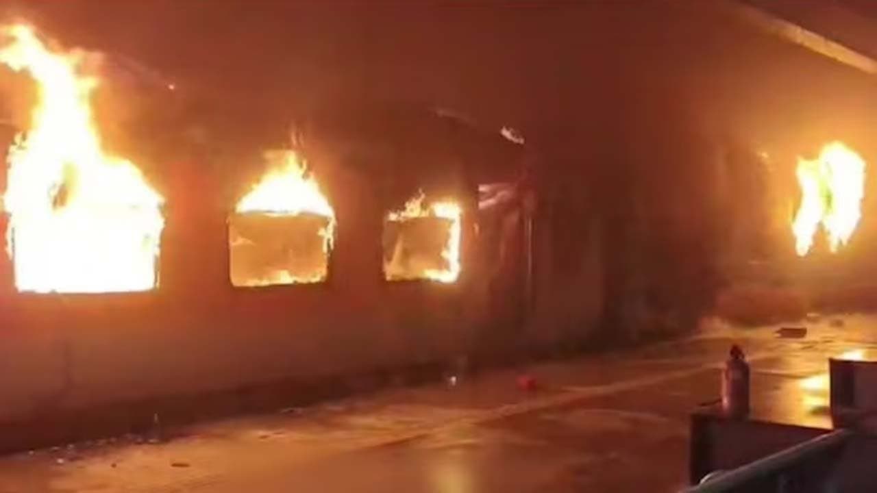 Tatanagar-Ernakulam Express train catches fire in Andhra Pradesh one Passenger dead