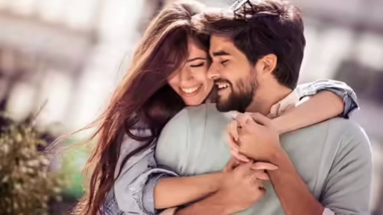 These dating trends of 2025 that may shape relationships in 2026 too