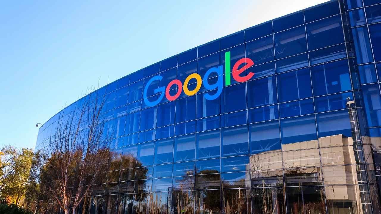 Google: Live translation through headphones