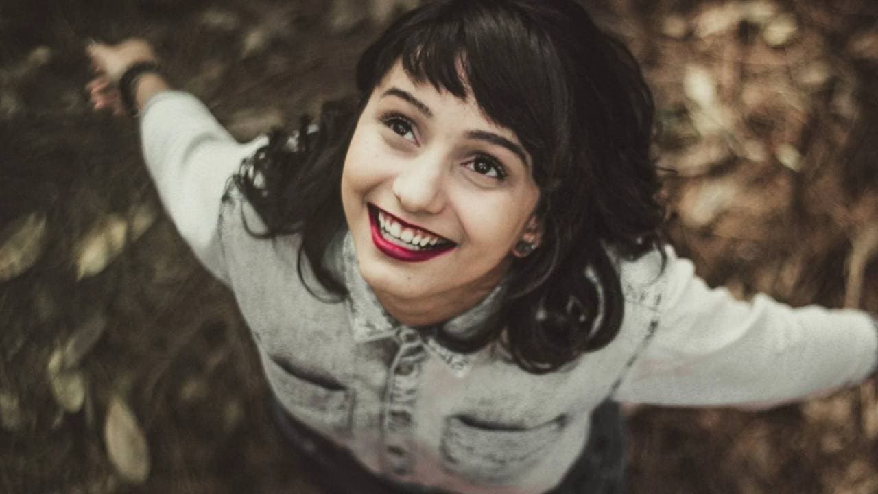 These ideas to pose in front of camera will make you photogenic in social media