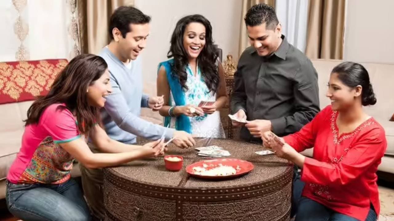 How to oraganise New year house party 