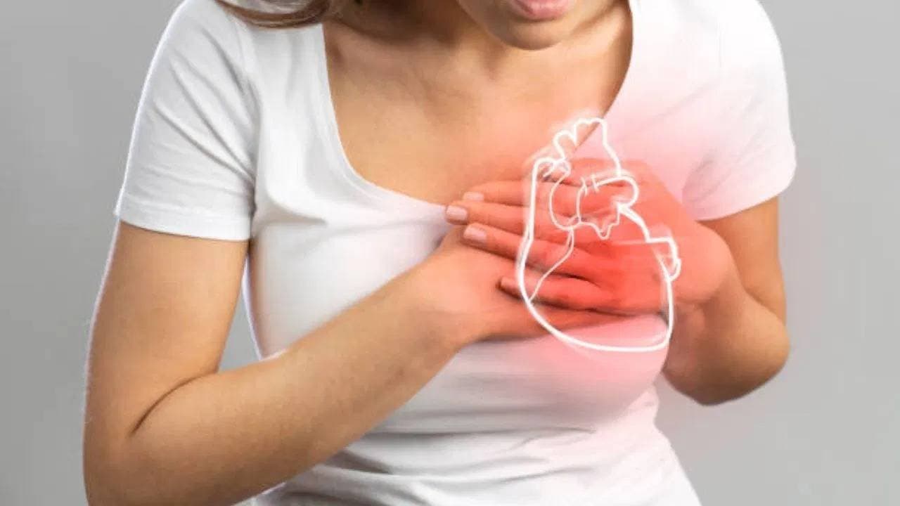 Five Red fruits that natural heart protectors prevent heart attack risk 