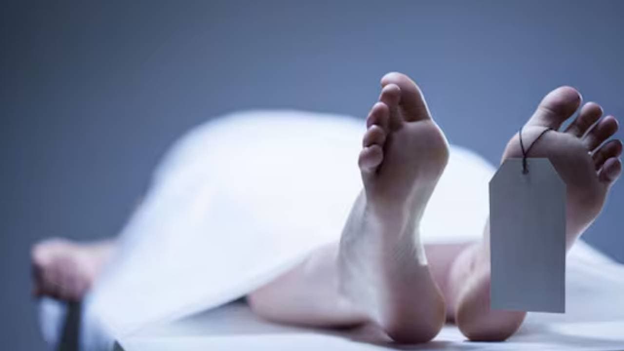 House wife committed suicide in kolkata ekbalpore