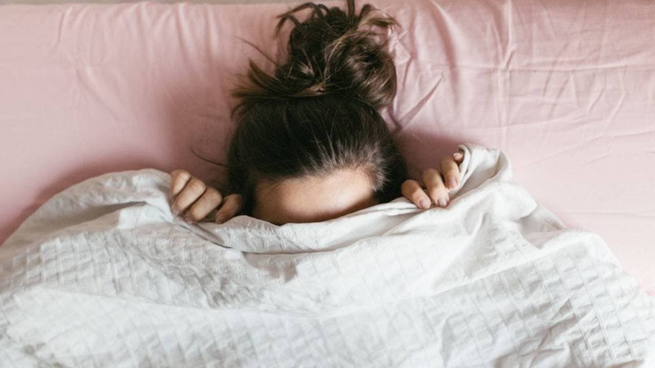 Sleeping With Face Covered in winter may arise these problems 