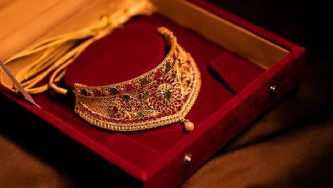 Gold Price Today 22 And 24 Carat Price Fall Again In Kolkata on  14 12 2025