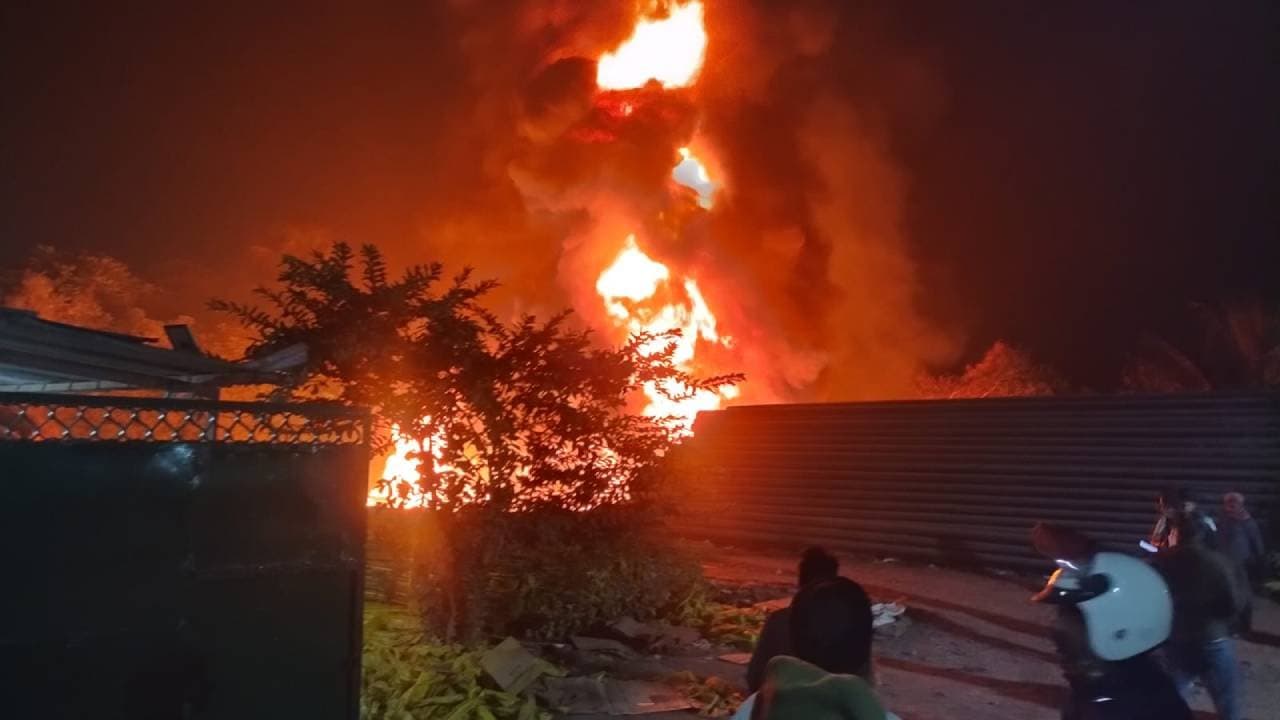 Massive fire breaks at bhadreshwar wirehouse