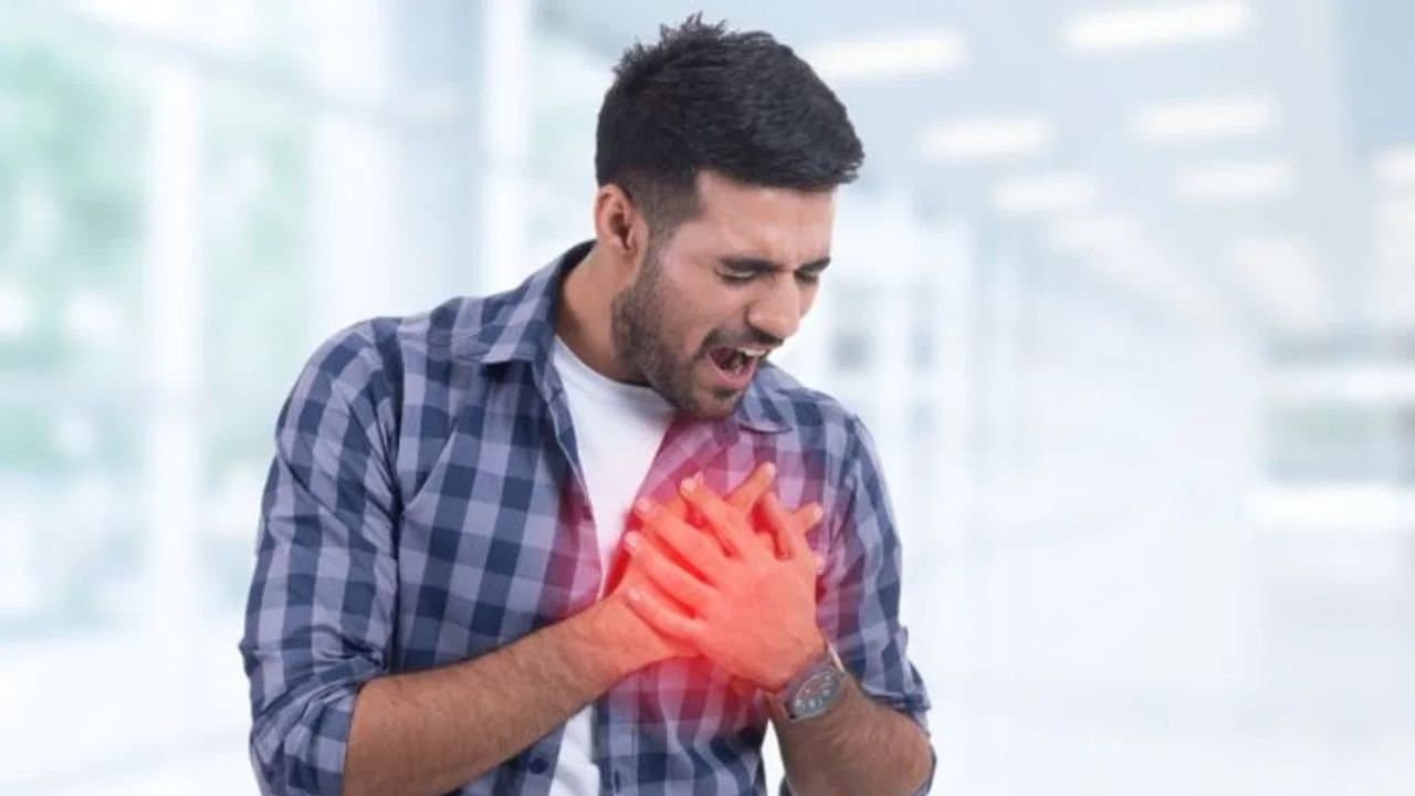Signs of heart blockage you should never ignore