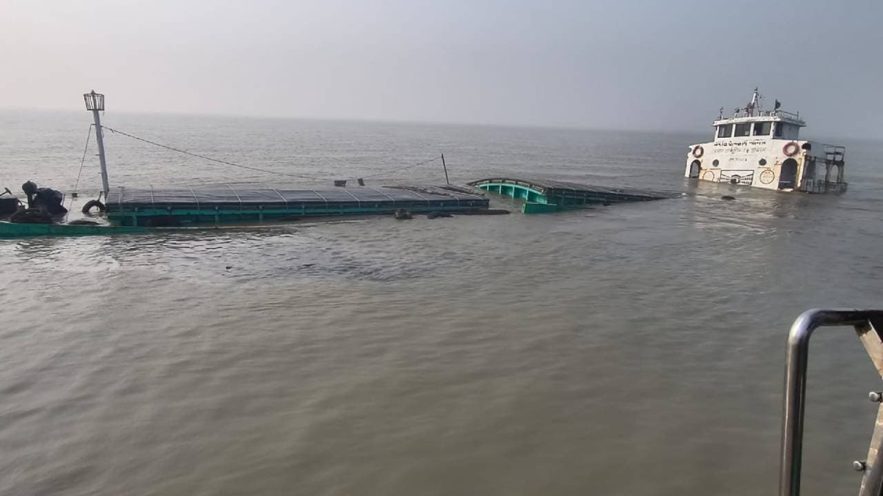 যান্ত্রিক গোলযোগ, মুড়িগঙ্গা নদীতে ডুবে গেল বাংলাদেশি পণ্যবাহী জাহাজ