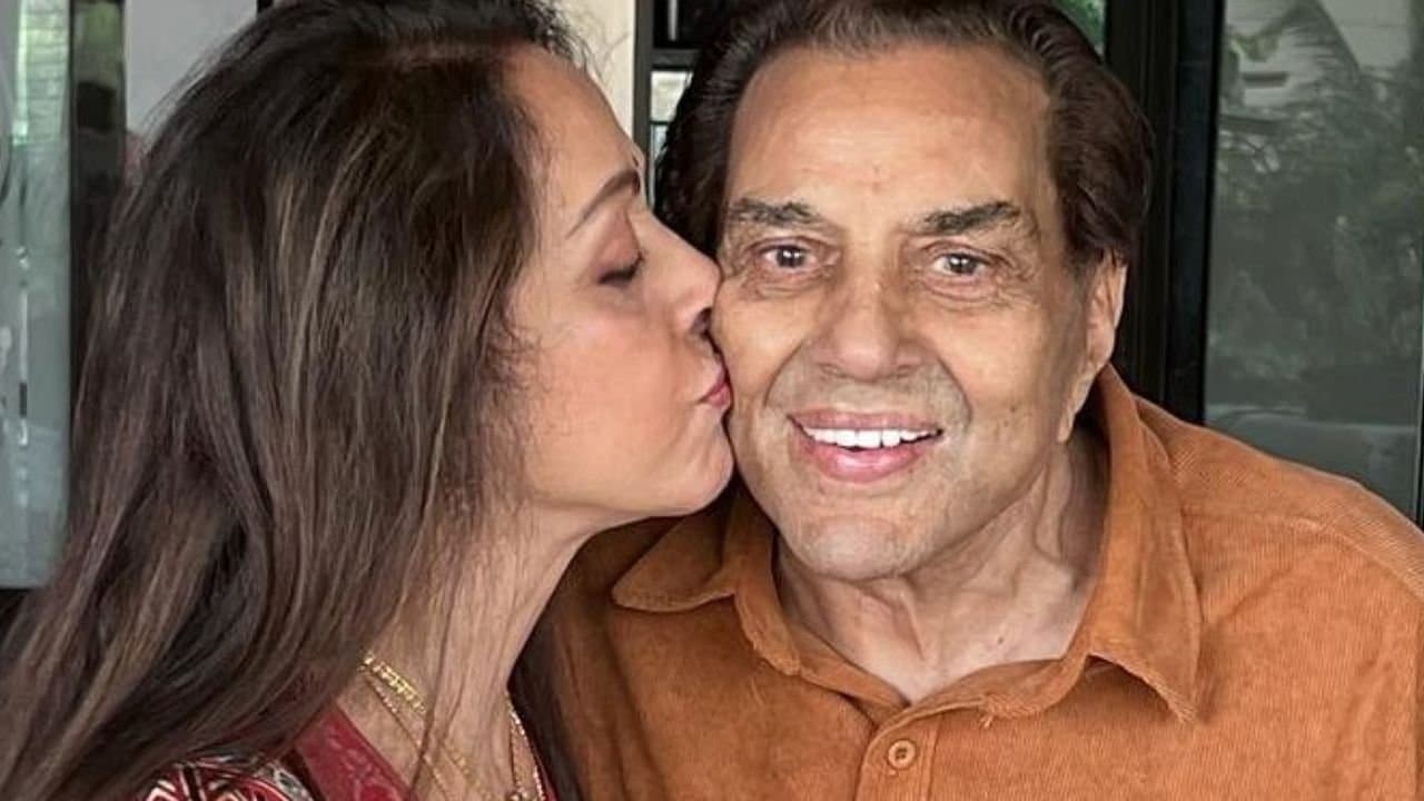 Hema Malini Reacts To Husbands Posthumous Padma Vibhushan Honour