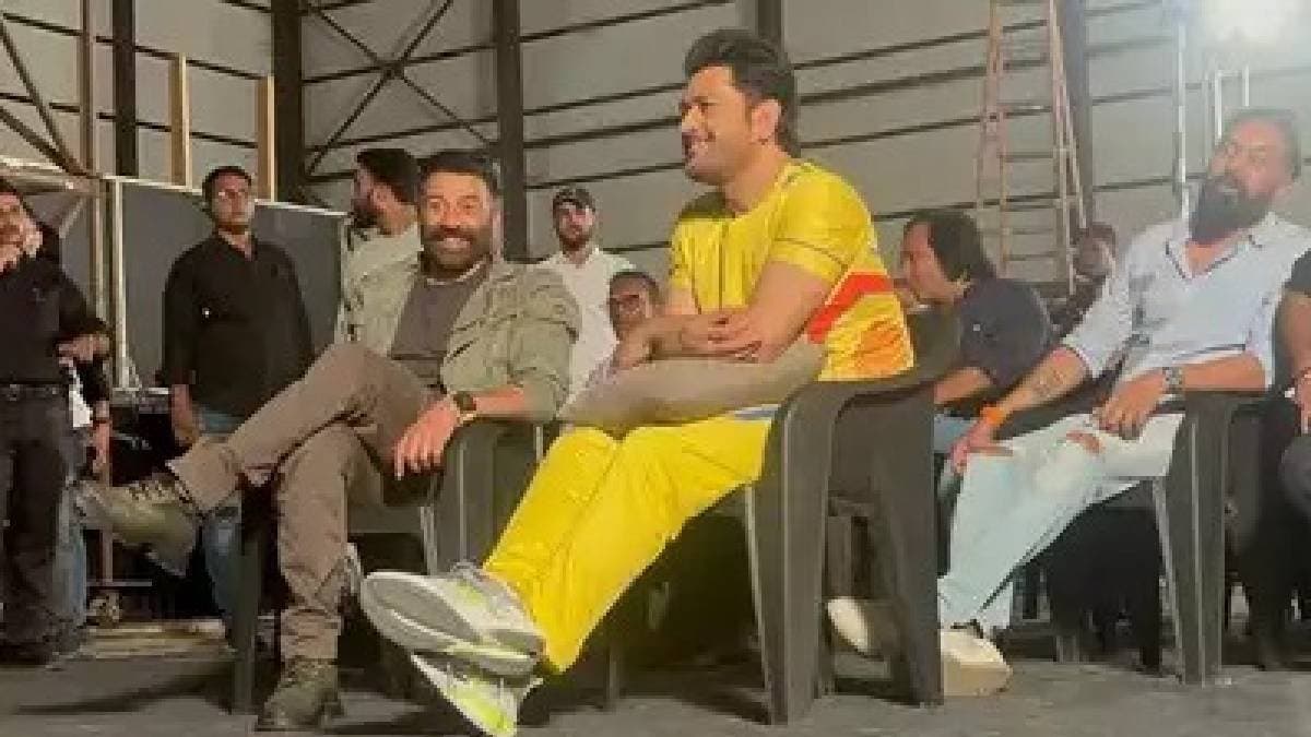 MS Dhoni spotted watching India vs Pakistan's Champions Trophy clash with this Bollywood star while donning yellow jersey spt