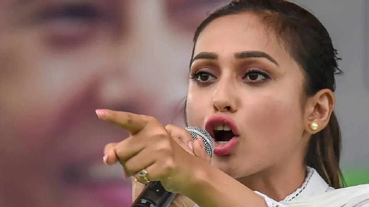Mimi Chakroborty got harrassed at the stage show in Bangaon 