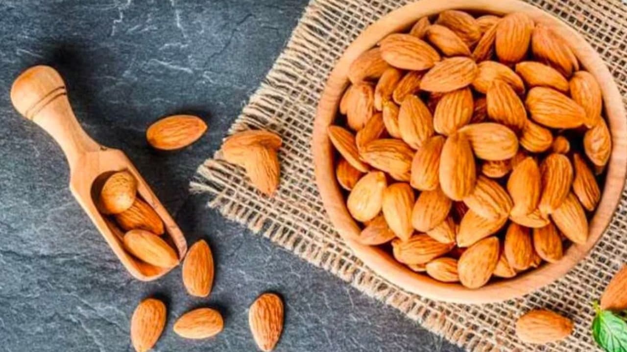 Health tips include almonds in diet for weight loss