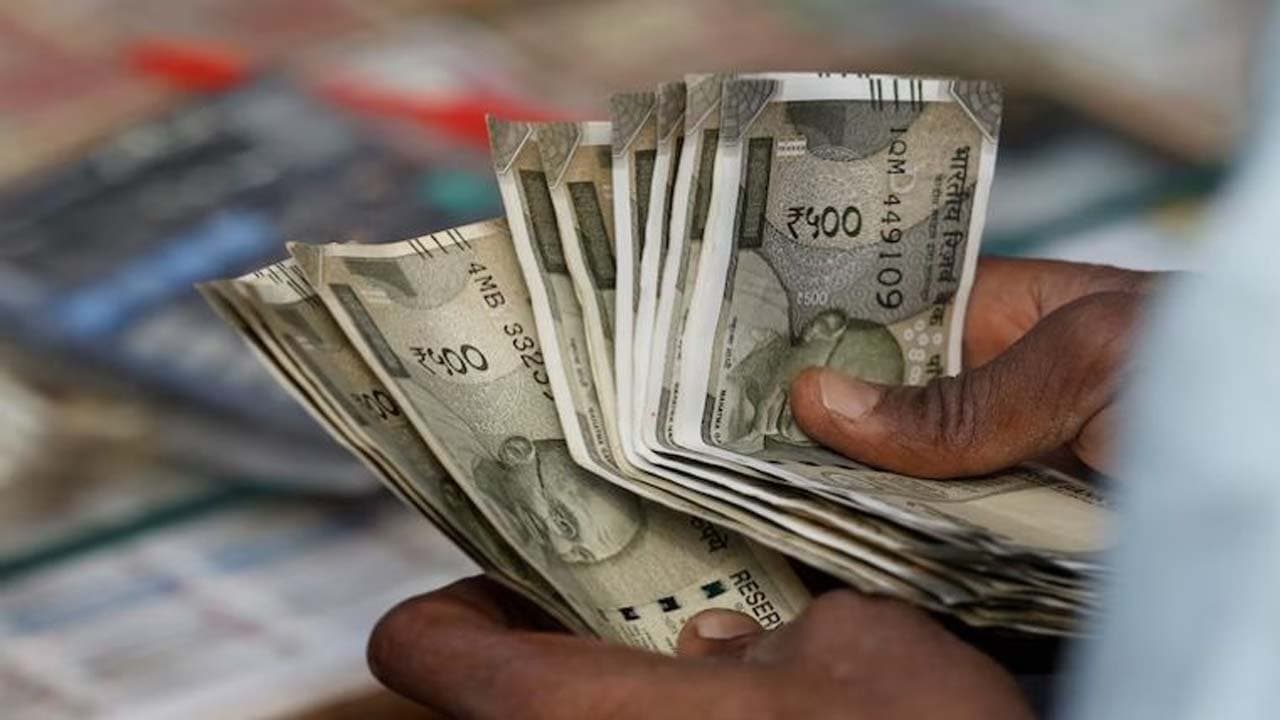 PNB offers a five-year FD with a guaranteed interest of RS 81568 how much do you need to invest