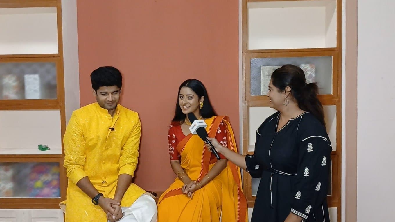 How much is the college time romance of 'Ryan-Parul'? What is happening on the shooting floor!