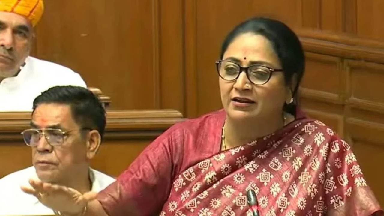 Bhagat Singh threw bombs at the Congress government Controversial remark by Delhi Chief Minister