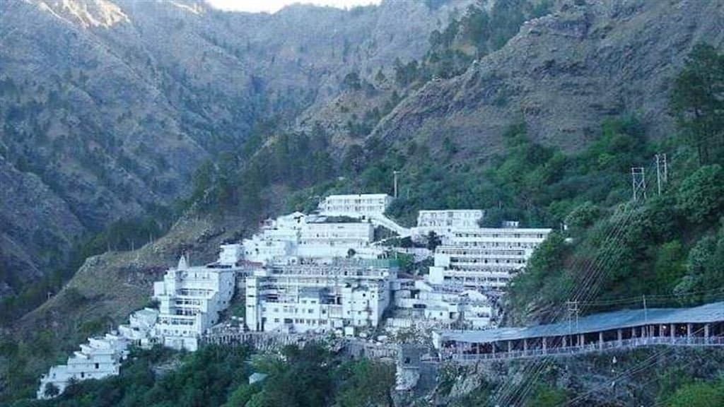 Vaishno Devi Temple: বৈষ্ণোদেবী দর্শনে বাড়ছে হেলিকপ্টার ভাড়া 