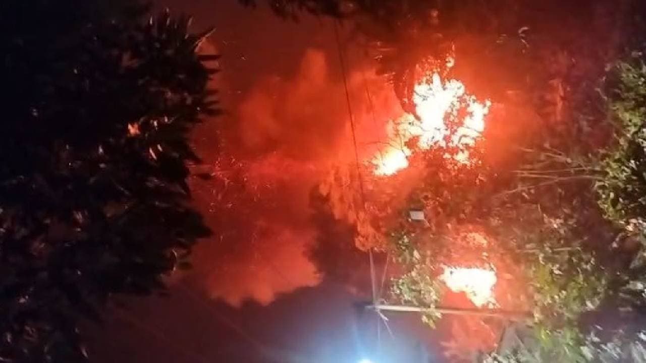 Massive fire at anandapur nonadanga slum area
