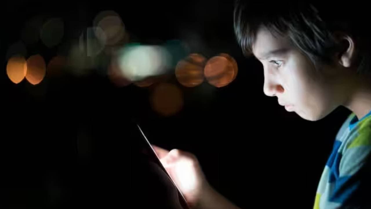 Communicating with a teenager about their online life
