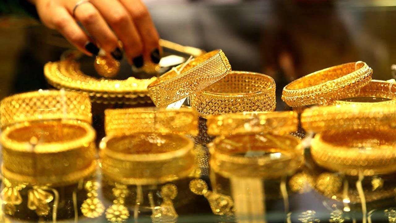 Gold Rate: Retreat from record highs on strong US dollar