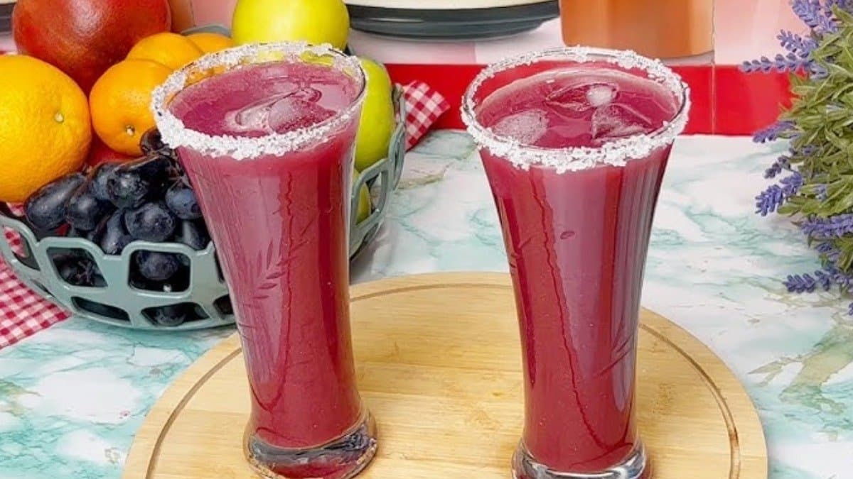 Drinking Pomegranate juice everyday prevent risk of heart attack and has many health benefits