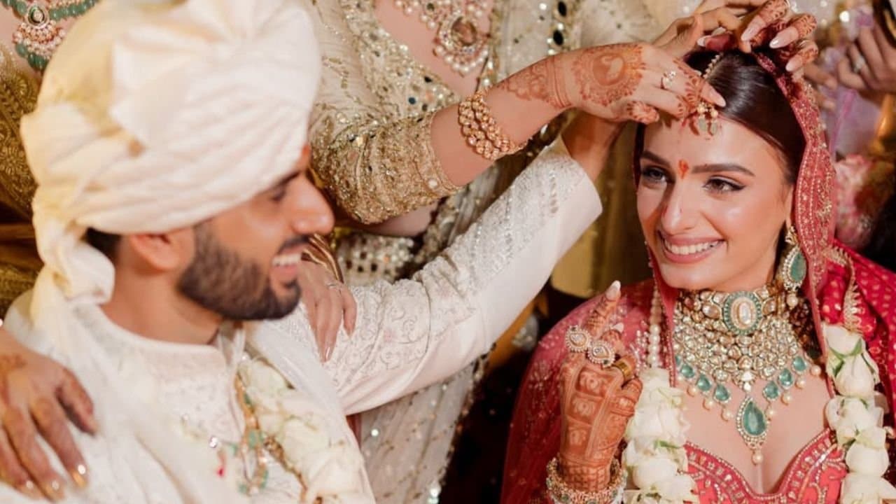 Singer Prakriti Kakar Marries Entrepreneur Vinay Anand In Jaipur