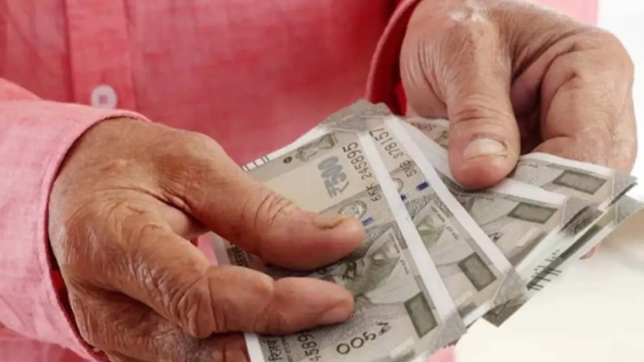 What benefits will be available under the Composite Salary Account Package for central government employees