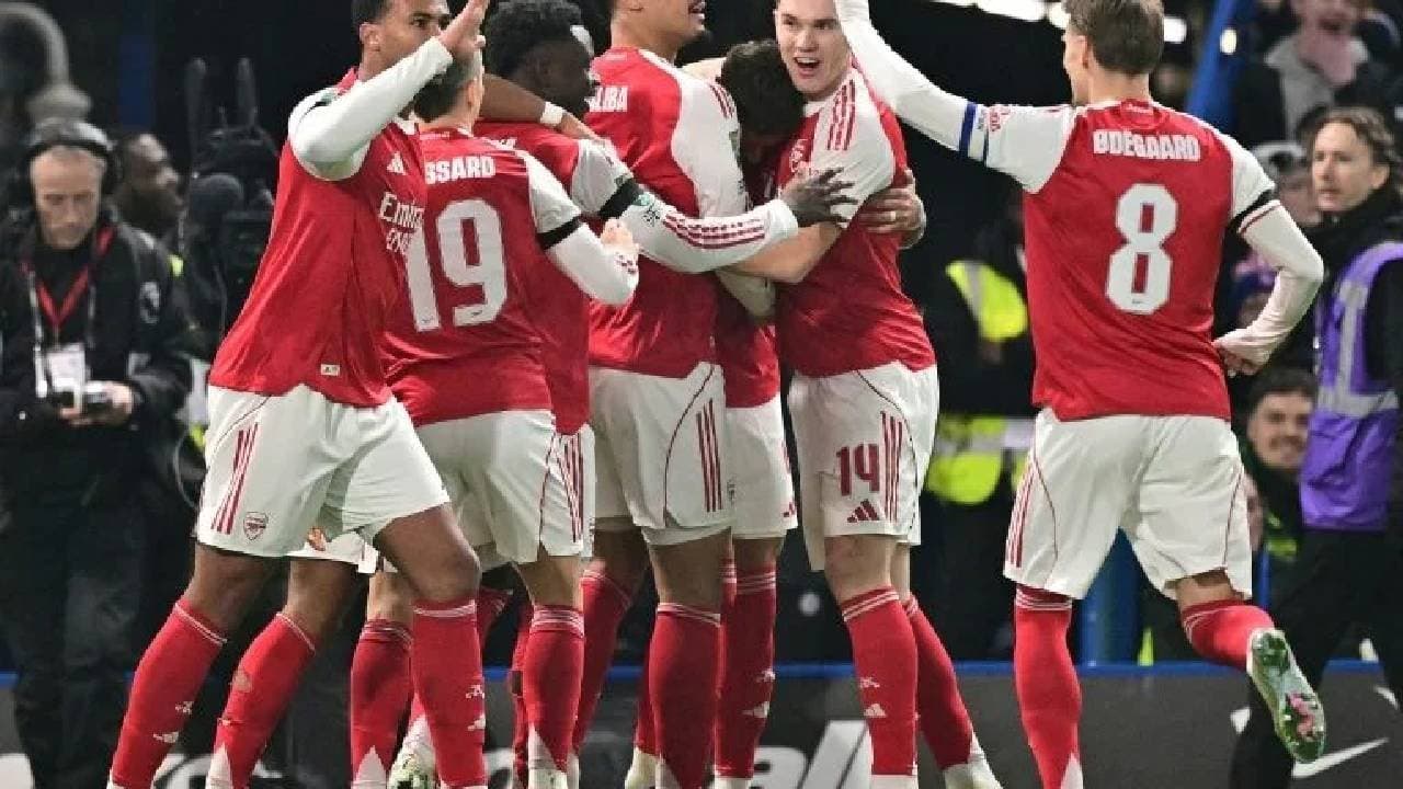 Arsenal defeated chelsea in league cup semifinal first leg